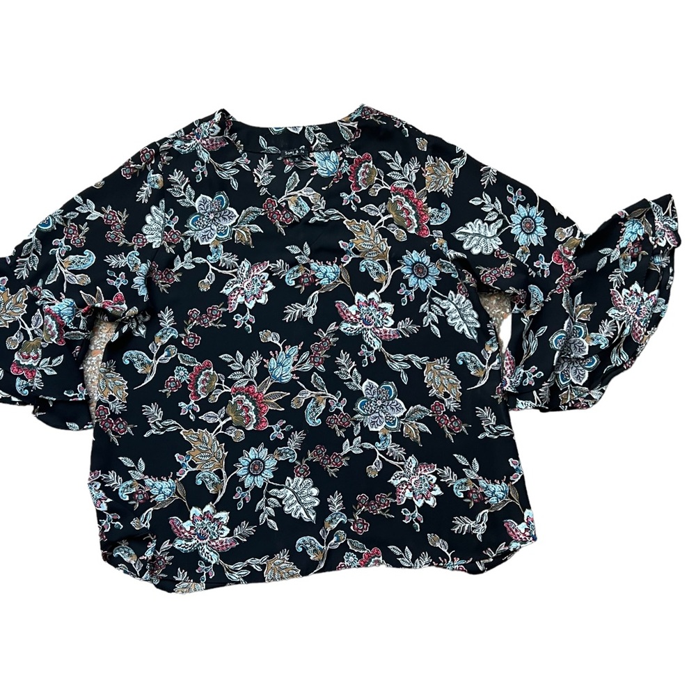 Sami & Jo Top 1X Floral V neck flounce sleeves